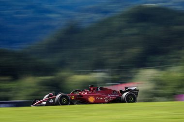 Charles Leclerc (MON) Ferrari F1-75