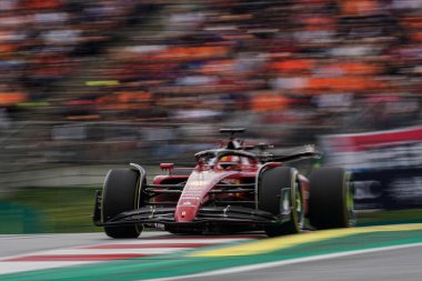 Charles Leclerc (MON) Ferrari F1-75