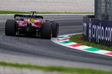 Charles Leclerc (MON) Ferrari F1-75