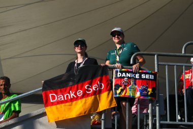 Sebastian Vettel (GER) Aston Martin AMR22 destekçisi