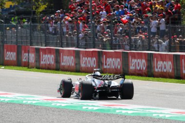 Kevin Magnussen (SVE) Haas VF-22