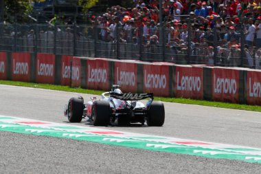 Kevin Magnussen (SVE) Haas VF-22