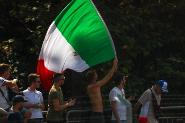 F1 Ücretsiz Uygulama sırasında destekleyenler