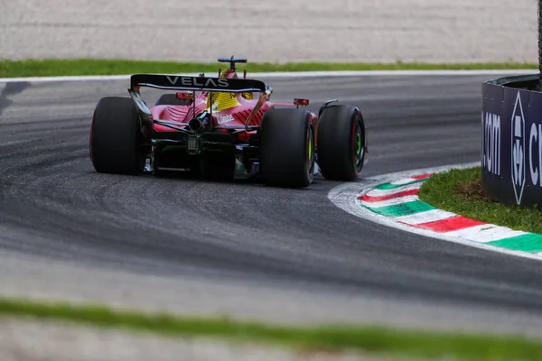 Charles Leclerc (MON) Ferrari F1-75