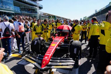  Scuderia Ferrari takımı devrede.