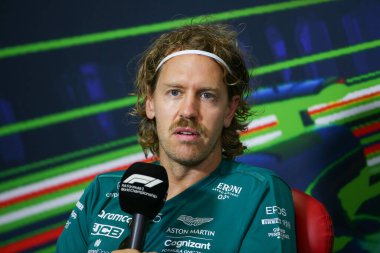  Sebastian Vettel (GER) Aston Martin AMR22