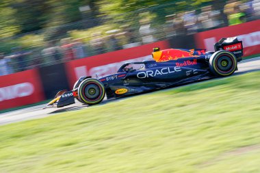  Sergio Perez (MEX) Redbull Racing RB18 