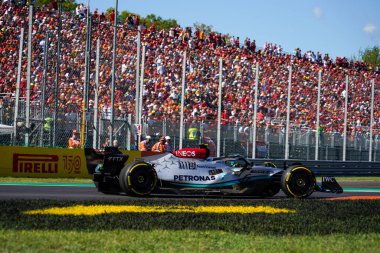 Lewis Hamilton (GBR) Mercedes W13 E Performance  clipart