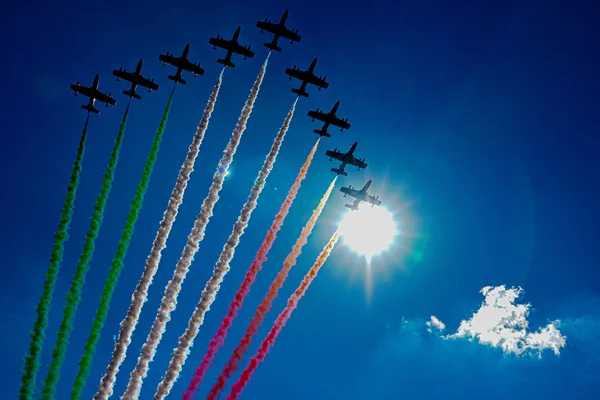 Frecce Tricolore Pokaz Lotniczy Przed Wyścigiem — Zdjęcie stockowe