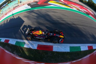  Sergio Perez (MEX) Redbull Racing RB18 