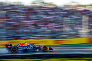  Sergio Perez (MEX) Redbull Racing RB18 