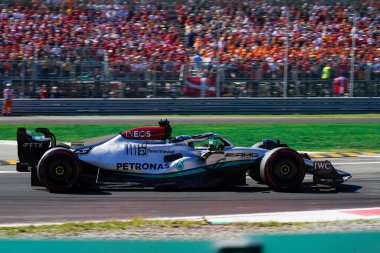   George Russell (GBR) Mercedes W13 E Performans