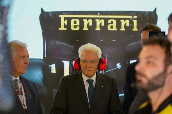 Президент Италии Серхио Маттарелла Италия Гараже Scuderia Ferrari Перед Раком — стоковое фото