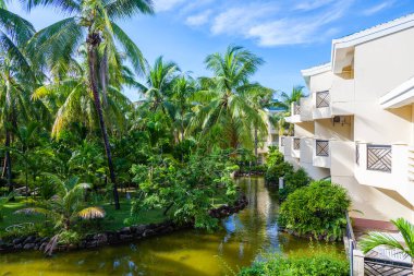 Rest on the shores of the Pacific Ocean in a comfortable luxury hotel, Hainan, China