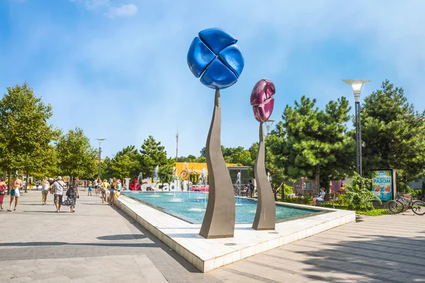 Odessa, Ukrayna - 14 Ağustos 2021: Arcadia plajı modern mimari manzaralı Odessa şehri Ukrayna