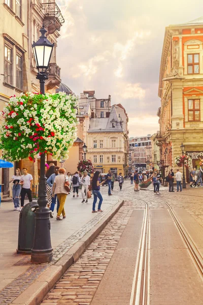 Lviv, Ukrayna - 18 Ağustos 2021: Lviv şehri (Ukrayna). Sokak fotoğrafı