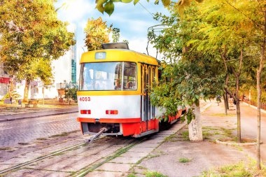 Odessa caddesindeki tramvay. Ukrayna