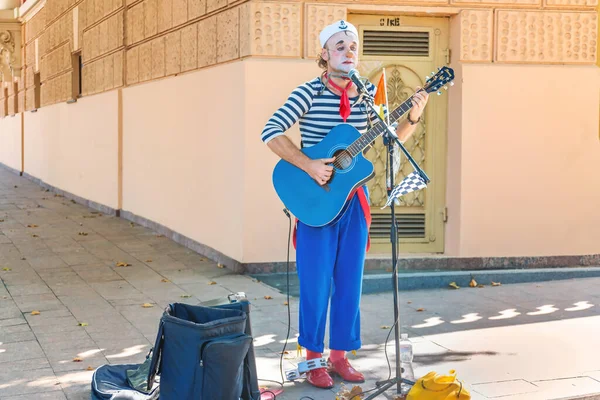 Odessa Ukraine August 2021 Street Musician Clown Plays Guitar — ストック写真