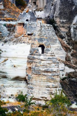 Türkiye 'nin Orta Anadolu Bölgesi, Asya' daki Kapadokya kanyonunda kumtaşının sihirli biçimleri
