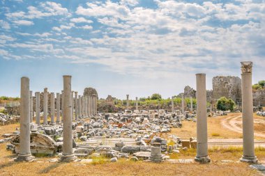 Kenar mahalledeki harabeler. Türkiye 'nin eski harabeleri
