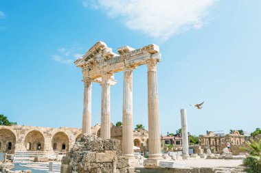 Türkiye 'nin Yan Tarafında Apollo Tapınağı