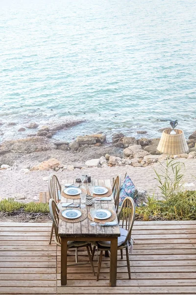 Boş Bardaklar Açık Havada Bir Restoranda Deniz Kenarında Bir Otelde — Stok fotoğraf