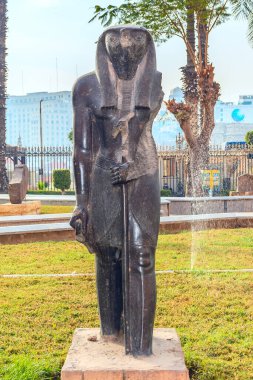 Eski bir firavun heykeli. Kahire, Mısır