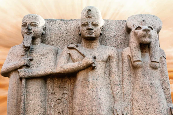 Antike Statue Eines Pharaos Steht Vor Dem Ägyptischen Museum Kairo — Stockfoto