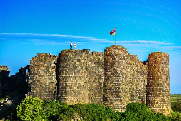 Amberd Armenia June 2017 Couple Love Standing Ruins Amberd Castle — ストック写真