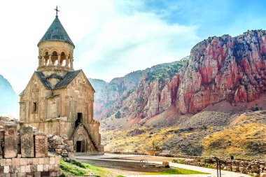 Ermenistan 'daki Noravank Ortaçağ Manastırı. 1205 yılında kuruldu.