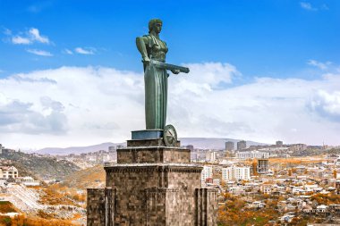 Ermenistan, Erivan, 24 Nisan 2017: Ermenistan Ana, Zafer Parkı 'ndaki anıt heykel.