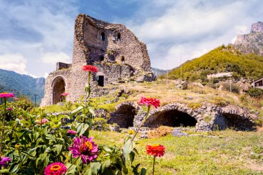 Akhtala 'daki antik Ermeni manastırının kalıntıları. Ermenistan
