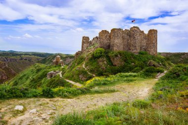 Amberd kalesi kalıntıları