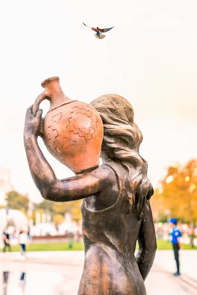 YEREVAN, ARMENIA - 27 Mayıs 2019: Erivan 2800. yıldönümü parkında heykel