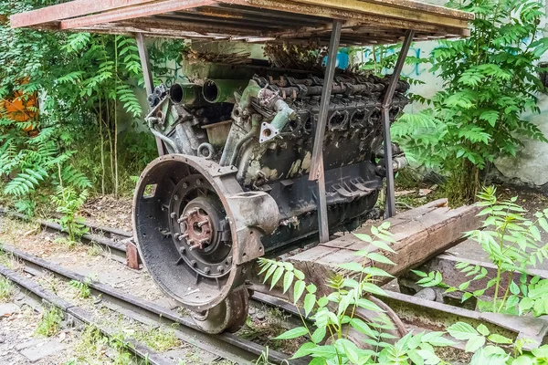 Primer Plano Del Viejo Oxidado Motor Tren Para Reparación — Foto de Stock