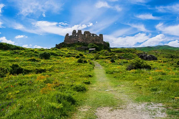 Amberd kalesi kalıntıları