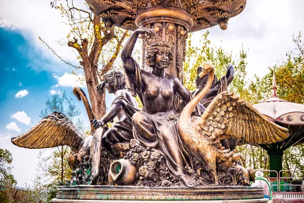 Армения Ереван Апреля 2017 Памятник Девушке Лебедям Парке — стоковое фото