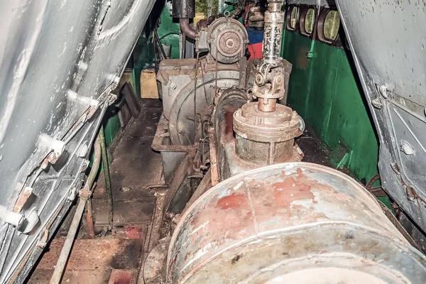 Feche Velho Enferrujado Motor Trem Para Reparação — Fotografia de Stock