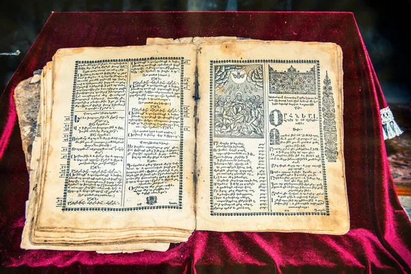 Amberd Arménie June 2017 Bible Médiévale Sainte Sur Arménien Ancien — Photo