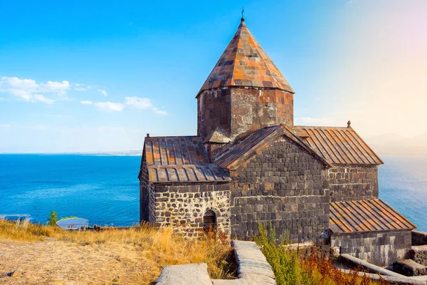 Sevanavank Complexo Monástico Localizado Uma Península Costa Noroeste Lago Sevan — Fotografia de Stock