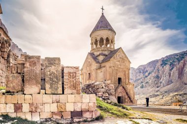 Ermenistan 'daki Noravank Ortaçağ Manastırı. 1205 yılında kuruldu.