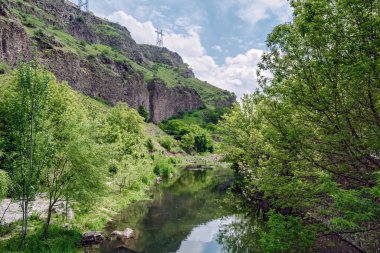  Güzel doğal kanyon ve dağ nehri