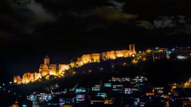 Gürcistan, Tiflis 'teki Narikala kalesine gece görüşü