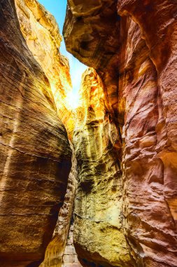 Petra, Ürdün 'deki Gül Şehri' nde boğaz. Dünyanın Yeni Yedi Harikasından biri.