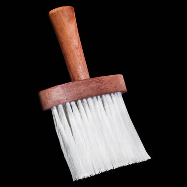 Berberler saç süpürgesi fırçalarlar.