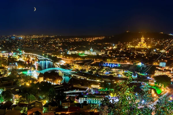 Croissant Lune Épilation Sur Vue Panoramique Nuit Sur Tbilissi Cathédrale — Photo