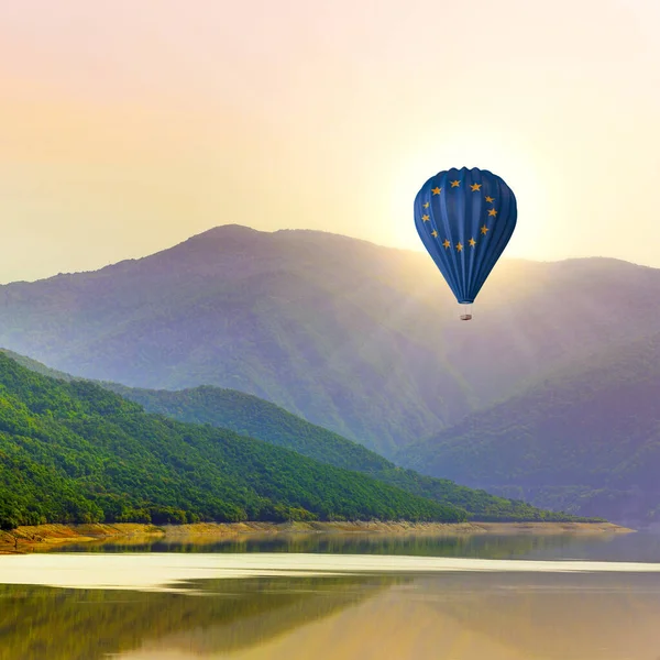 Air Balloon Symbol Flies Kura River View Medieval Fortress Ananuri – stockfoto