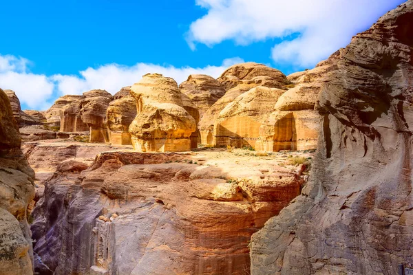 Cave Dwellings Carved Rose City Petra Jordan One New Seven — Stockfoto