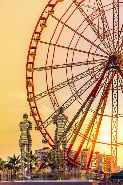 Moving Metal Sculpture Ali Nino Ferris Wheel — Stok fotoğraf