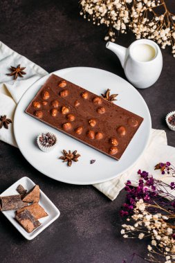 Beyaz fındıklı çikolatalı kahve fındıklı süt otlu süt.